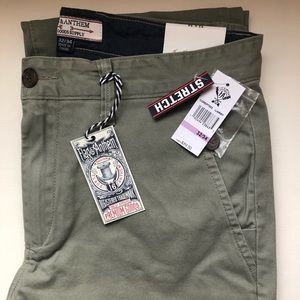 Men’s Chino Pants in a khaki green